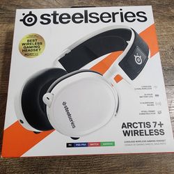 SteelSeries Arctis 7+ Wireless Gaming Headset – Lossless 2.4 GHz – 30 Hour Battery Life – USB-C – 7.1 Surround – For PC, PS5, PS4, Mac, Android and