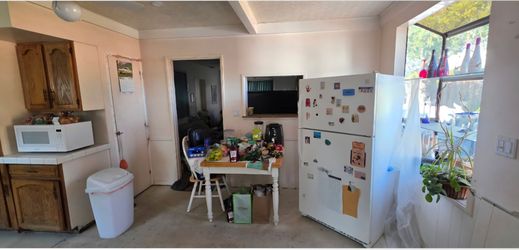 Frigidaire refrigerator with ice maker