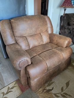 Ashley Furniture Oversized Wide-Seat Power Recliner – Auburn