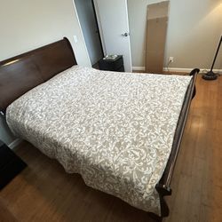 Queen Bed - Elegant, Classic Design | Excellent Condition 