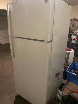 Refrigerator.   Only freezer works. $30