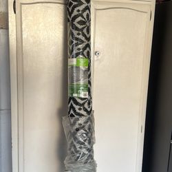 6ft 6in x 9ft 6in Black And White Outside Rug 