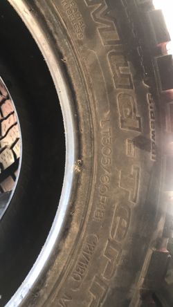 305/60/18 mud tire used tire for sale
