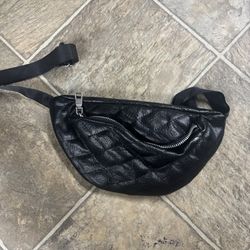 black crossbody bag fanny pack