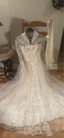Vintage Lace Wedding Dress with Veil