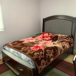Bed With Mattress And Dresser