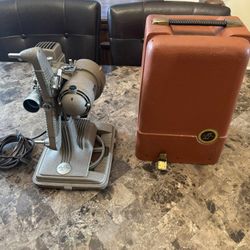 Vintage Revere Model 85 8mm Projector With Carrying Case Like New condition Tested & Working