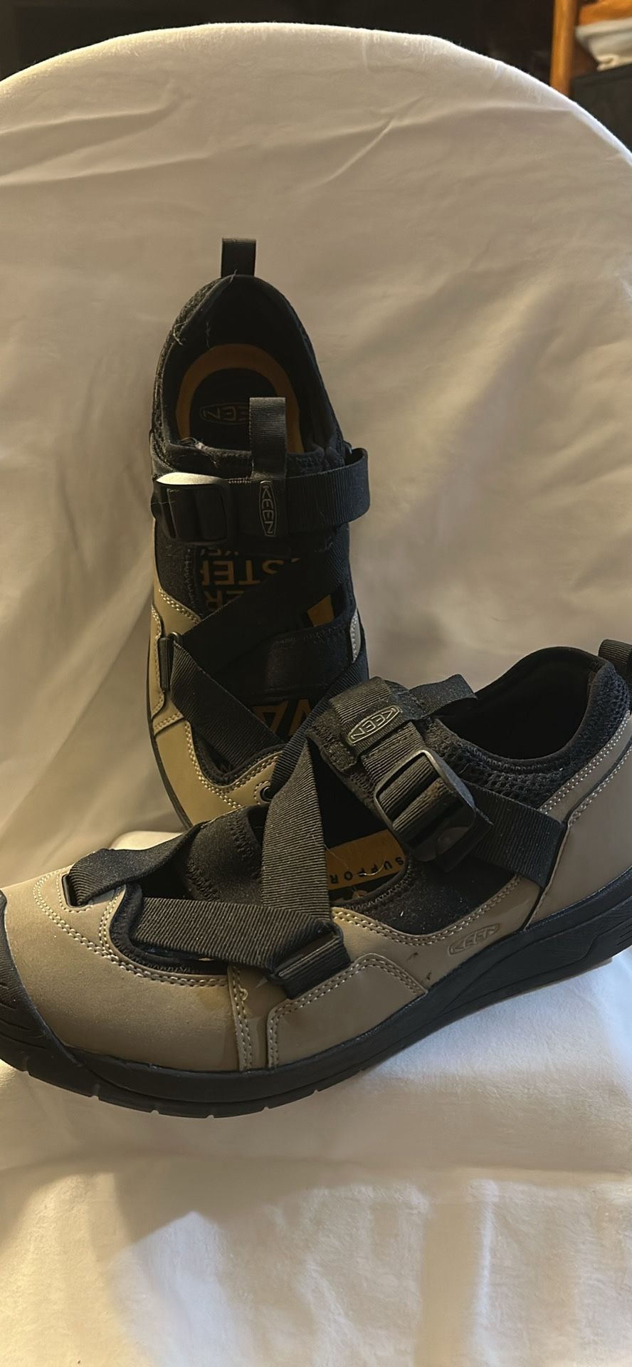 Men’s KEENS Size 11