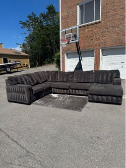 FREE DELIVERY‼️ASHLY FURNITURE OVERSIZED GRAY SECTIONAL