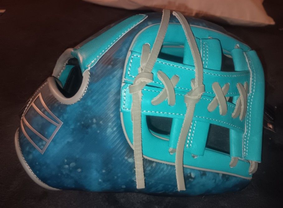 Rawlings 11.5 Inch REV1X Baseball Glove. Brand New. Never Used. Retails For $399. Selling For $200