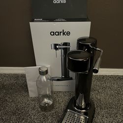 Aarke Water Carbonator/ Soda Maker (Top Of The Line) 
