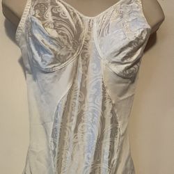 White shape wear bodysuit size 40 C -NWOT