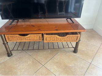 Coffee table/ TV stand