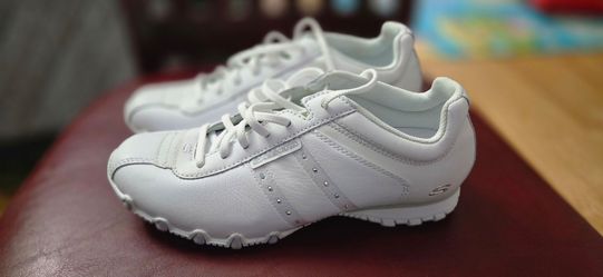 Womens Skechers shoe size 6