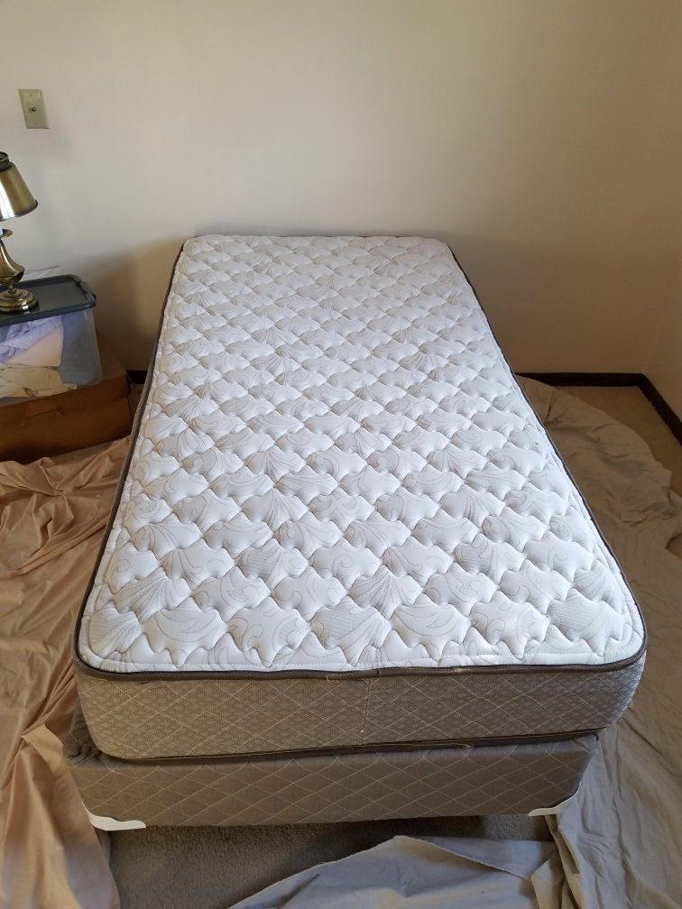 Hampton and rhodes twin mattress online