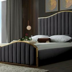 Jolie Velvet Gray Queen Platform Bed

