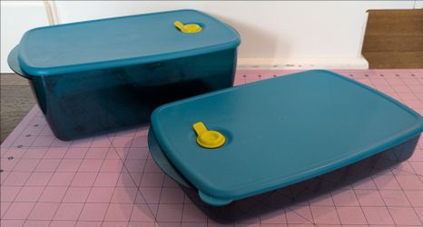 Tupperware Rock'N Serve Set of 2 Microwave Container #3380B-2 3.75Qt & #3381B-1 6 cup