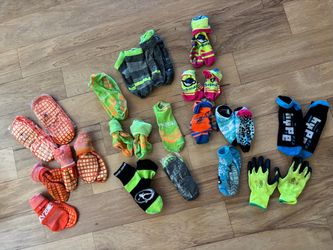 20 pairs socks: Urban Air, Sky Zone, Rocking jump+ 1 pair mittens