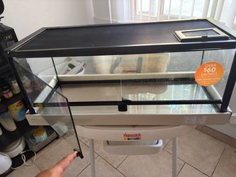 Reptile enclosure