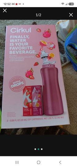 Cirkul 32oz Stainless Steel Bottle. Includes 2 Flavor Cartridges.