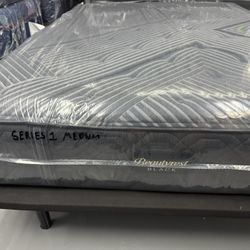 QUEEN SIZE SIMMONS BEAUTYREST BLACK LEVEL 1 (MEDIUM) MATTRESS & BOX SPRING BED SET