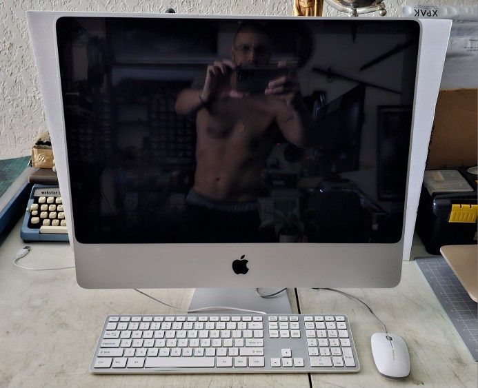 Apple iMac A1225 24" Desktop - (Early 2008