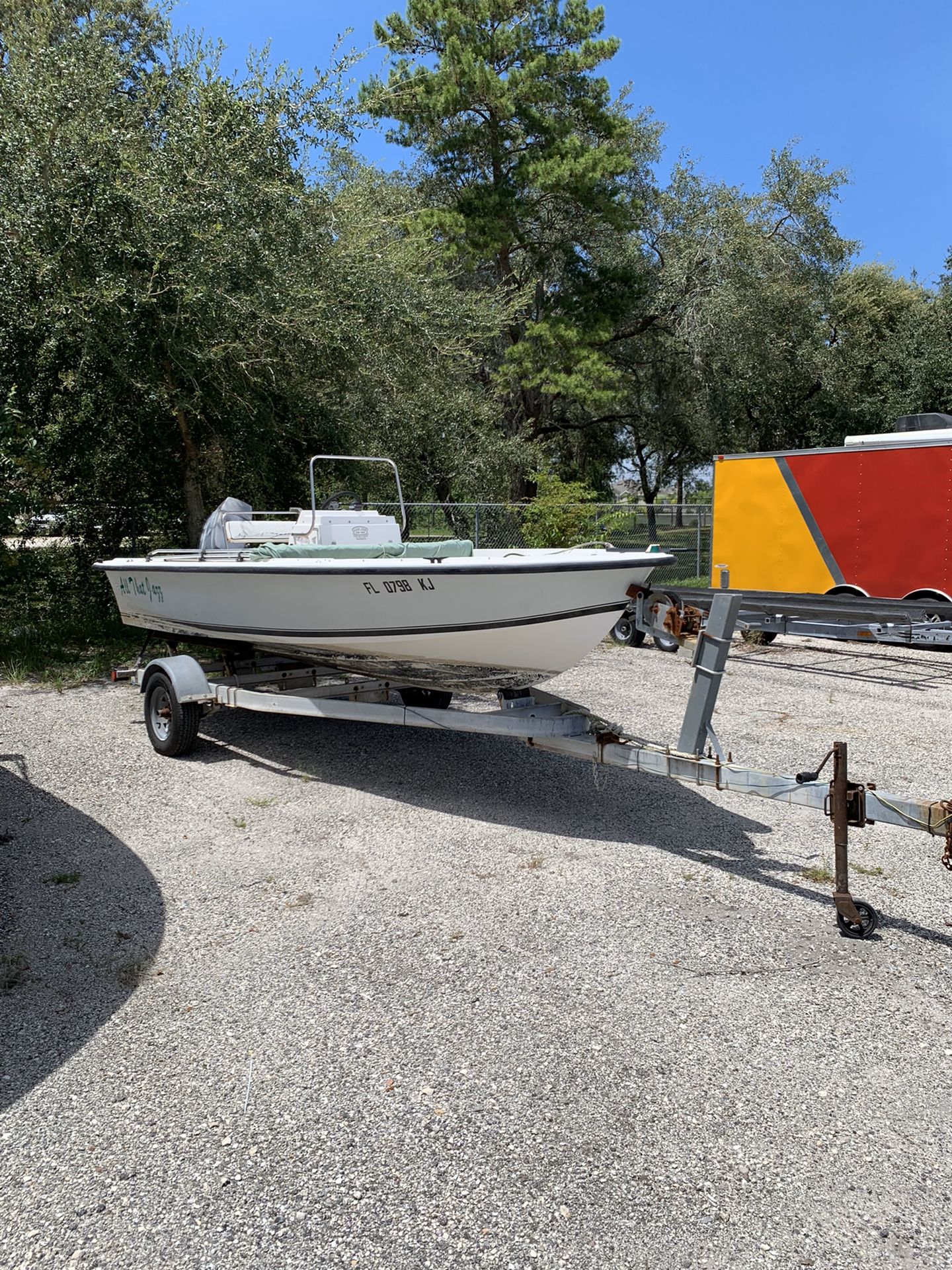 Center console boat