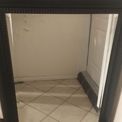 Espejo mide 45pul. Por 34