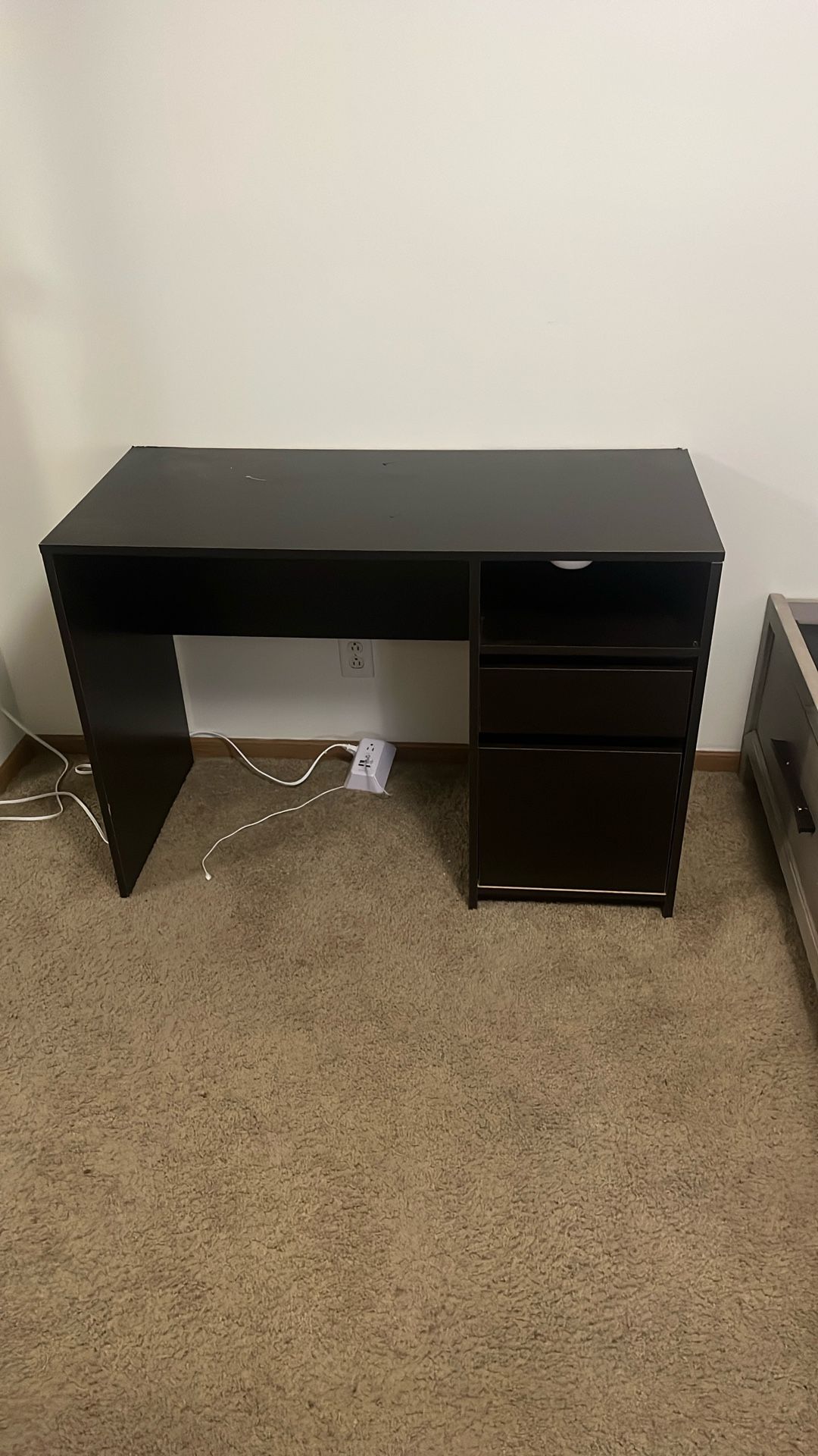 FREE DESK