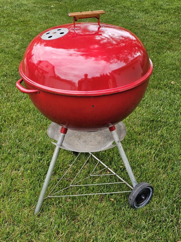 22" Classic Red Weber BBQ Kettle Grill