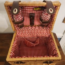 Wine & Cheese Picnic Basket 