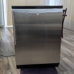 Mini refrigerator
