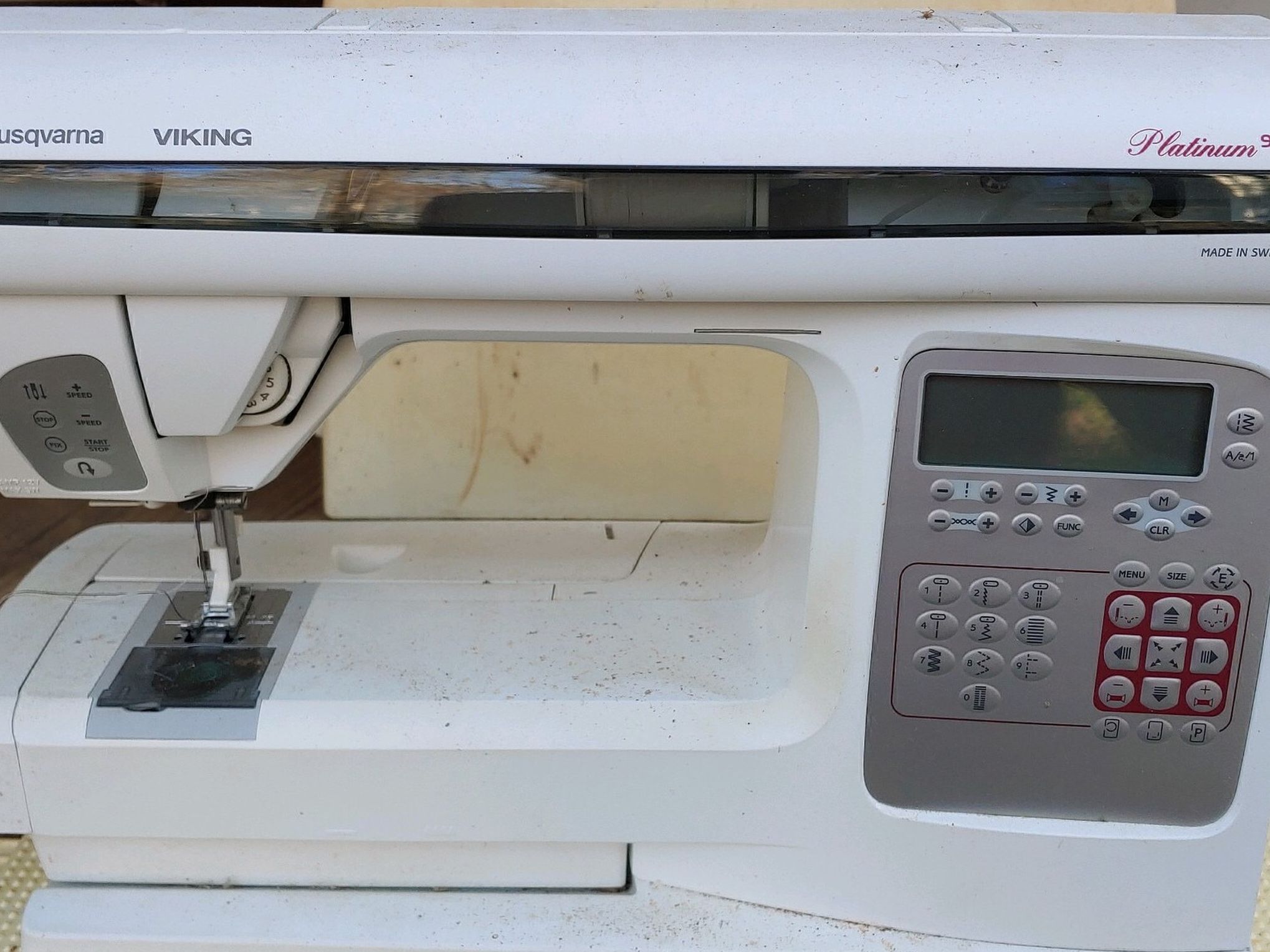 Husqvarna Viking Platinum 950e Sewing Machine W/Monogrammer for Sale in