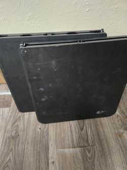 Folding tables