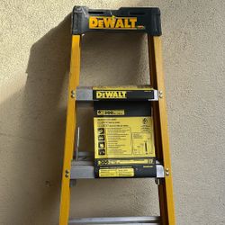 Fiberglass Stepladder 