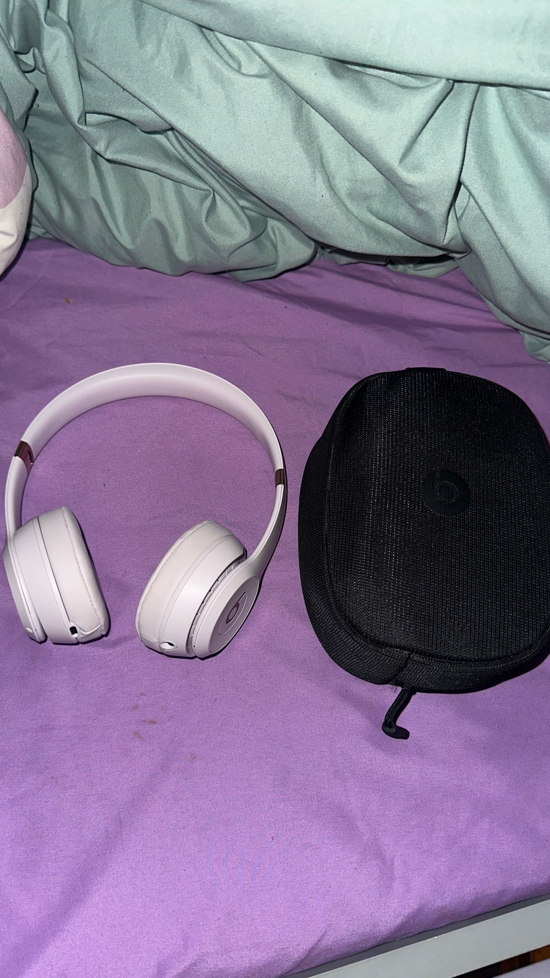 Rose Gold Beats Solo 4