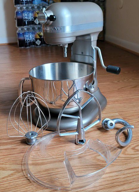 Kitchen Aid Professional 600 Series 6 quart Bowl - lift stand mixer for  Sale in East Islip, NY - OfferUp
