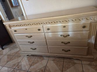 6 drawer dresser / mirror