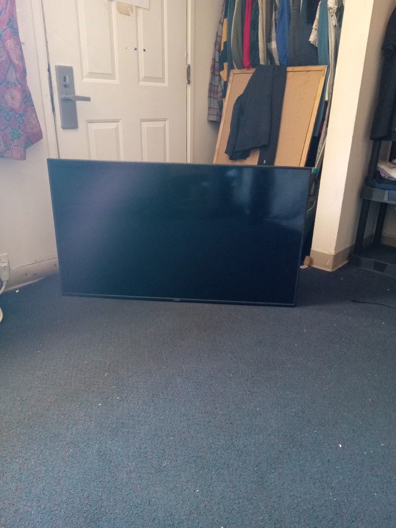 Vizio Smart TV 52"