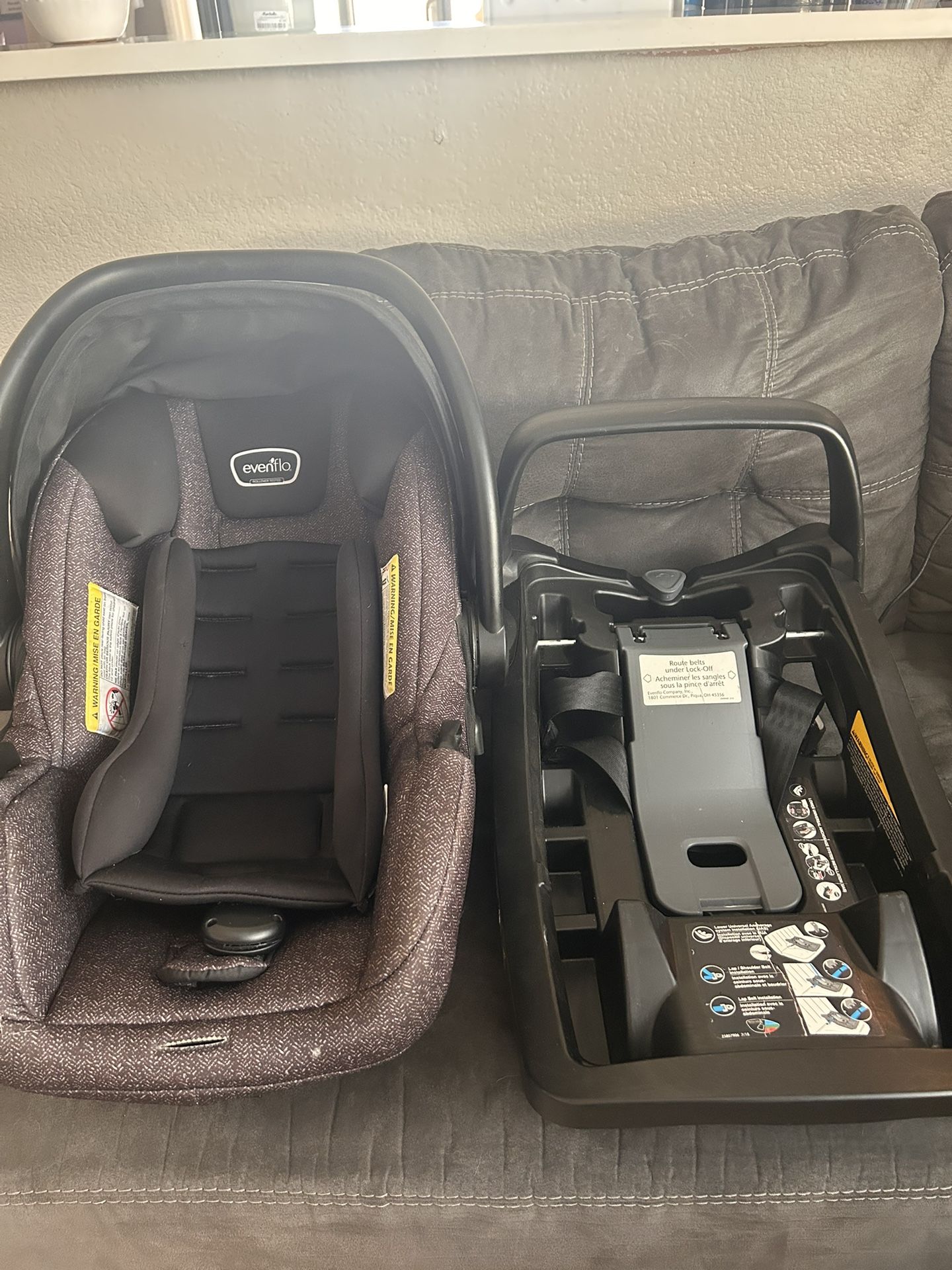 Evenflo pivot Car seat With Base