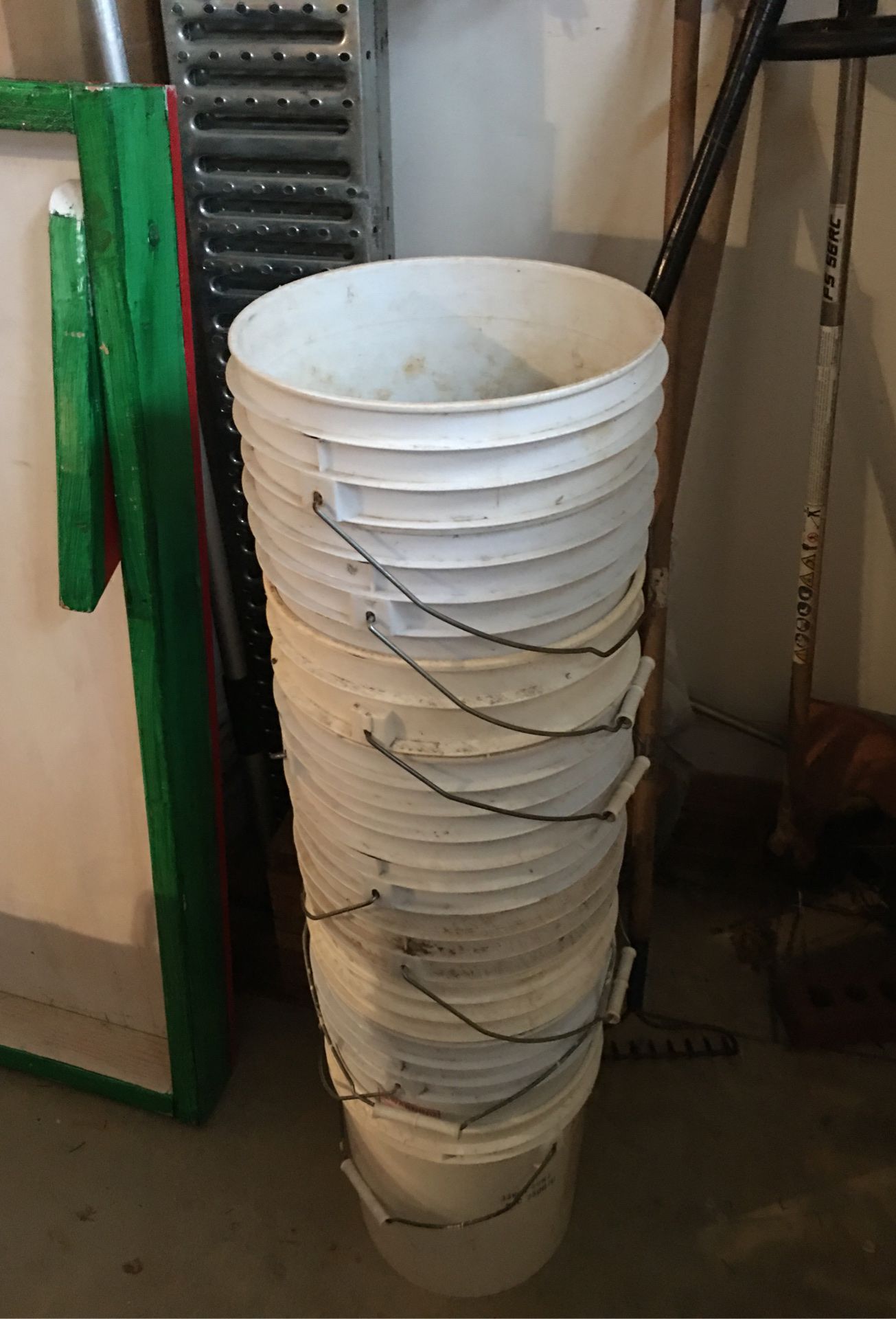 Heavy buckets to carry dirt, tools , etc 9 of them