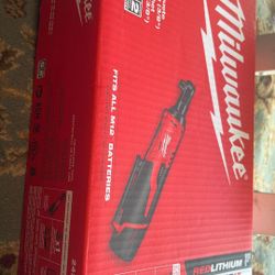 Milwaukee 3/8 Ratchet Kit 2457-21