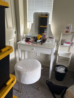 Vanity table and chair