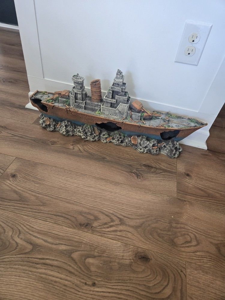 Fish Tank Aquarium Shipwreck