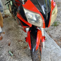 2018  Super Hornet. Motocicleta