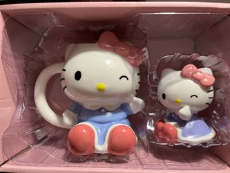 Hello Kitty Mug & figure set