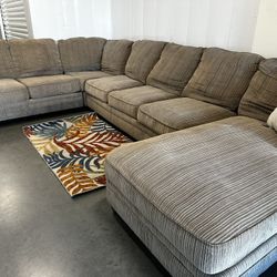 4PC BEIGE SECTIONAL COUCH W/ FREE DELIVERY 