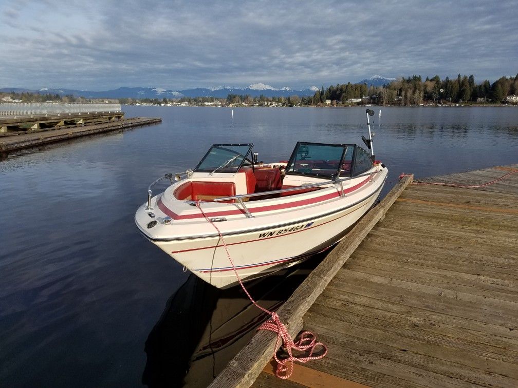 1980 SunRunner (Bow Rider)18' fish/ski Boat