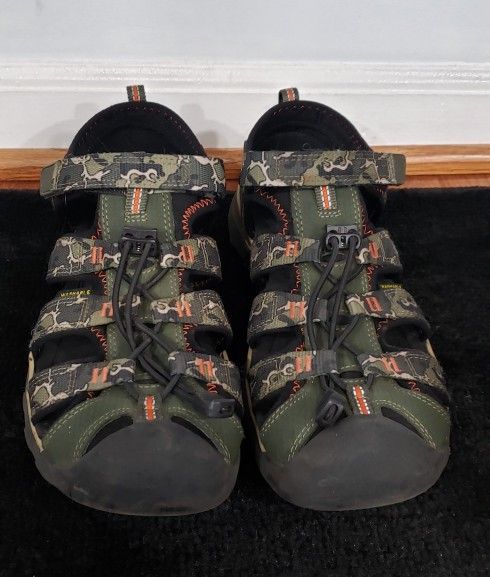 Kids Boys KEEN sandals Size 7