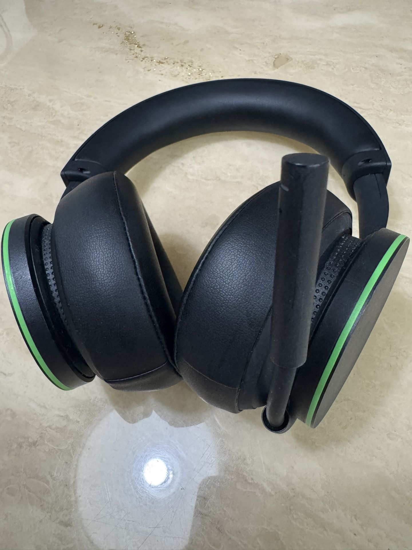 Microsoft Xbox Wireless Gaming Headset For Xbox Series X/S, Xbox One And Windows